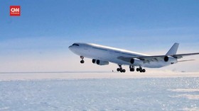 VIDEO: Momen Pesawat Airbus Mendarat Perdana di Antartika