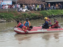 Silau Lampu Mobil, Pemotor di Cikupa Subang Tercebur ke Sungai