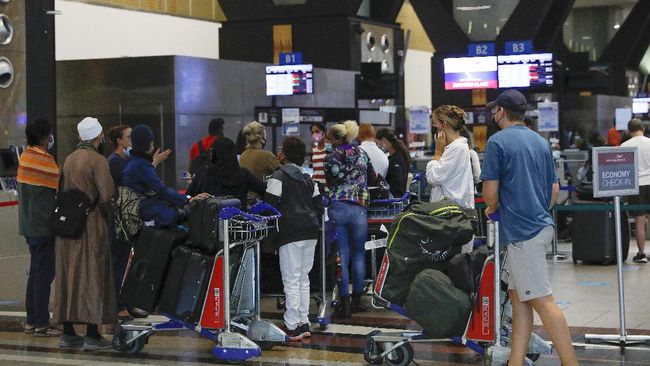 Menyusul langkah sejumlah negara lain, AS mempertimbangkan untuk memperketat kebijakan terhadap pelaku perjalanan dari China imbas lonjakan Covid-19.