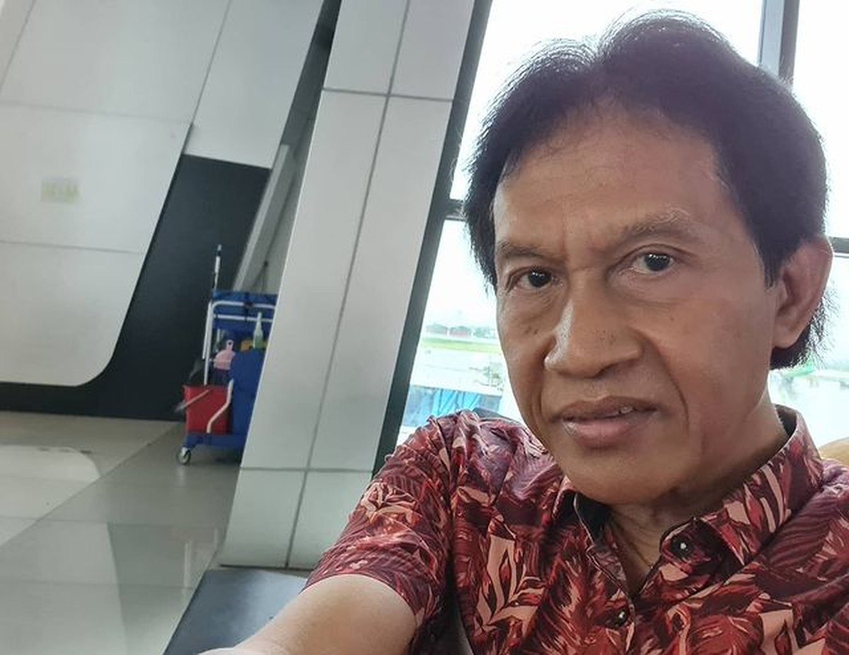Dunia musik Tanah Air sedang dirundung duka&comma; pengamat musik ternama Bens Leo meninggal dunia Senin &lpar;29&sol;11&rpar;&period; Yuk intip potretnya&excl;