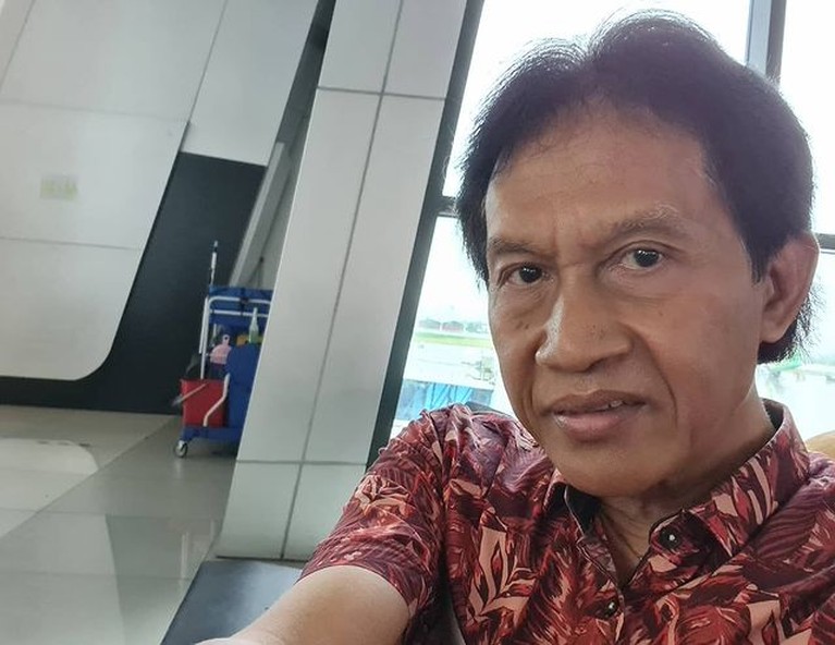 7 Potret Terakhir Bens Leo Pengamat Musik Kondang Sebelum Berpulang Dunia musik Tanah Air sedang dirundung duka, pengamat musik ternama Bens Leo meninggal dunia Senin (29/11). Yuk intip potretnya!