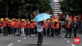 FOTO: Aksi Buruh 'GEBRAK' Desak Upah Layak