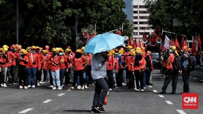 KSP mengingatkan bahwa kenaikan UMP sesuai dengan peraturan. Artinya, pemerintah, termasuk presiden, harus taat hukum.