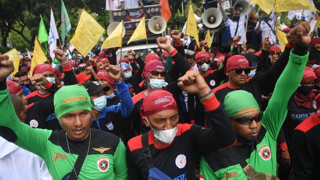 Rumus menghitung kenaikan upah yang dibuat pemerintah membuat UMP hanya naik sediki. Lebih buruk dibanding aturan lama.
