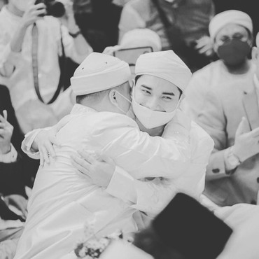 Alvin Faiz Cium Kening Jenazah Ameer Azzikra