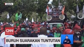 VIDEO: Buruh Suarakan Tuntutan, Datangi Balai Kota dan Blokade Jalan