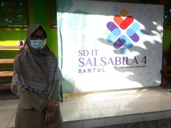 Cerita Guru SD Rampungkan S2 dengan IPK 4, Sempat Bermimpi Jadi Kasir