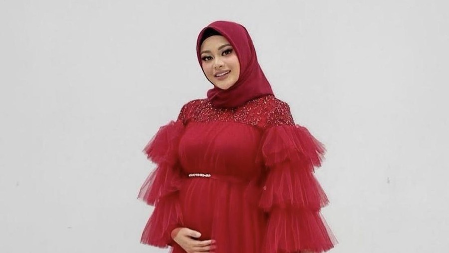 Foto baby bump Aurel Hermansyah.