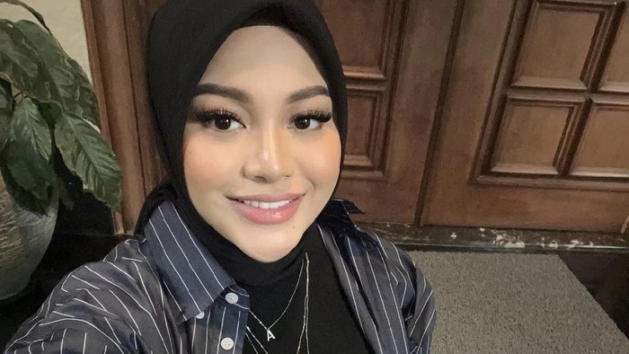 Foto baby bump Aurel Hermansyah.
