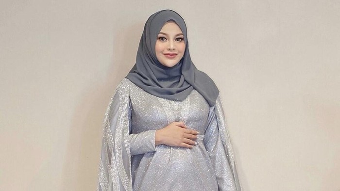 Foto baby bump Aurel Hermansyah.