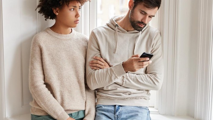 Pasangan Cemburu Berlebihan? Bisa Jadi Tanda Abandonment Issue, Yuk Cari Tahu di Sini!