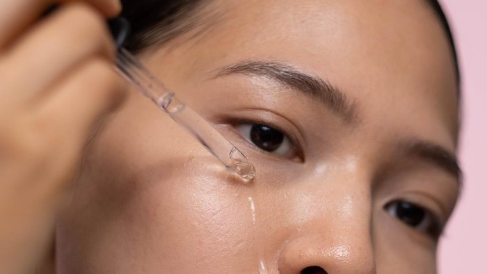 Wajib Tahu! Ini Sederet Fakta Seputar Niacinamide yang Sering Ada dalam Produk Skincare Wajib Tahu! Ini Sederet Fakta Seputar Niacinamide yang Sering Ada dalam Produk Skincare