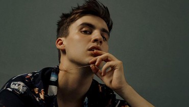 Dijuluki Professional Sad Boy, JC Stewart Rilis Lagu Baru soal Patah Hati
