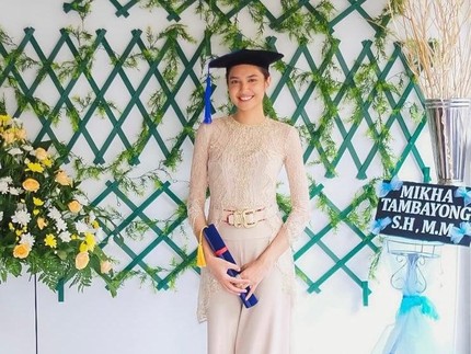 7 Potret Wisuda Mikha Tambayong Lulus S2 Universitas Harvard, Persembahkan buat Mendiang Ibunda