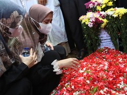 Nadzira Shafa Pakai Niqab Setelah Ameer Azzikra Meninggal, Ini Alasannya