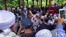 Suasana pemakaman Ameer Azzikra