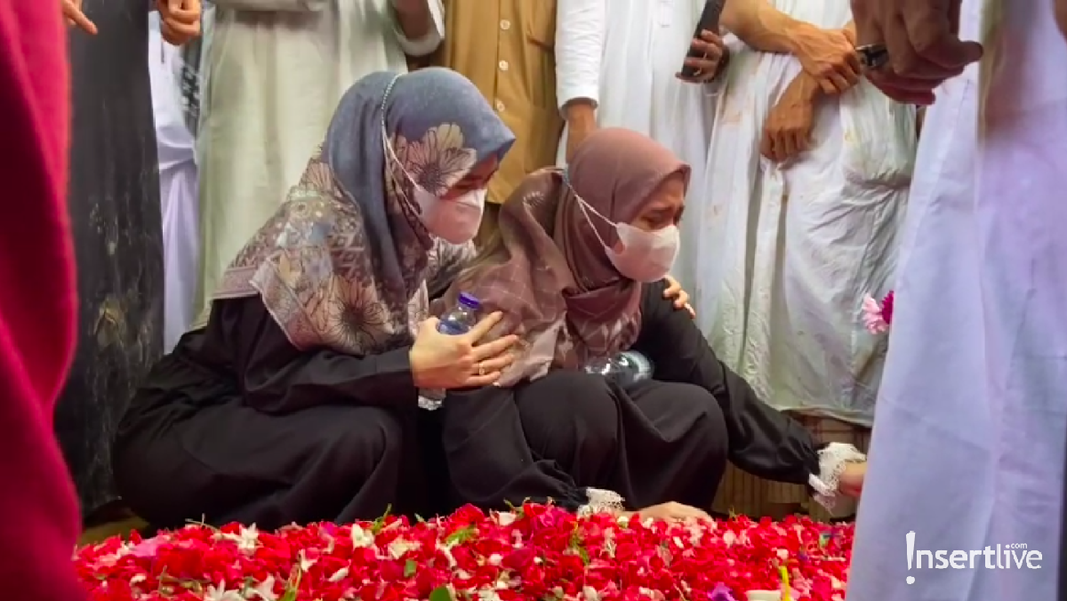 Suasana pemakaman Ameer Azzikra