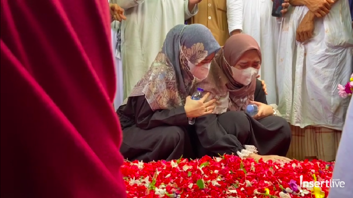 Suasana pemakaman Ameer Azzikra