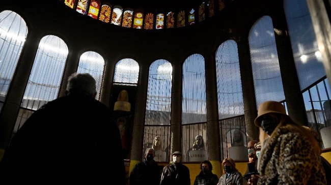 FOTO: Pria Spanyol Bangun Katedral Megah Sendirian Selama 60 Tahun