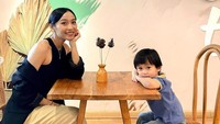 <p>Nord kini berusia 3 tahun, semakin besar, putra sulung Rinni dan Jevin itu semakin cerdas, lho. Hal ini terbukti dari beberapa aktivitasnya di laman media sosial bunda dan ayahnya. Di usianya masih belia, ia fasih berbahasa Inggris, pintar membaca, dan bermain piano. (Foto: Instagram @rinni_w)</p>