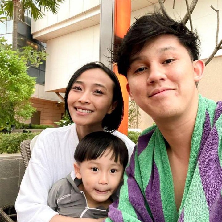 <p>Sejak hadirnya Nord, kehidupan pernikahan Rinni Wulandari dan Jevin Julian semakin berwarna. Terlebih, Nord tampaknya memiliki bakat di bidang musik seperti bunda dan ayahnya. (Foto: Instagram @rinni_w)</p>