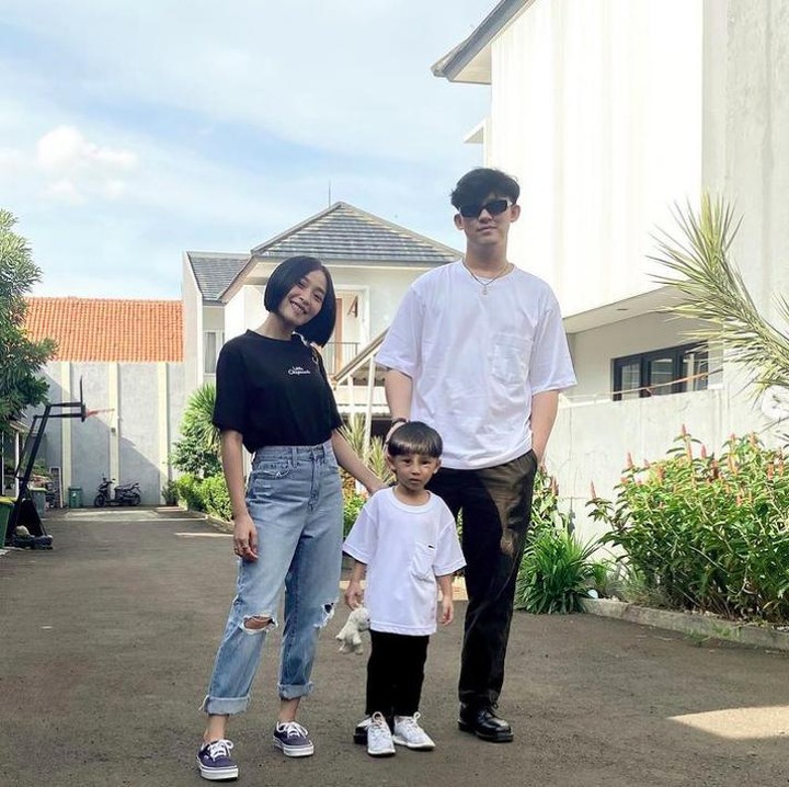 <p>"Kalau lihat anak pintar begini langsung <em>auto</em> pengen muji ortunya. Hebat kamu Kak Rin," puji salah satu netizen untuk Nord. Kita doakan Rinni Wulandari dan Jevin Julian selalu harmonis dan menjadi orang tua yang hebat untuk Nord ya, Bunda! (Foto: Instagram @rinni_w)</p>