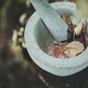 Meski Kata Orang-orang Bagus, 3 Tips Skincare dengan Bahan Alami Ini Sebaiknya Nggak Kamu Lakukan Lagi