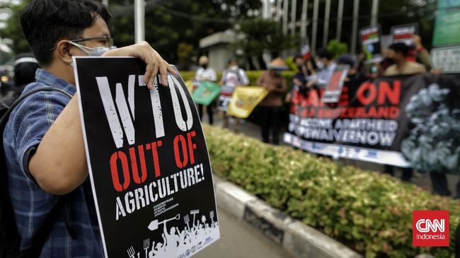 Gabungan organisasi masyarakat sipil mengecam dan menolak WTO karena dinilai memperkuat dominasi negara maju dalam perdagangan global.