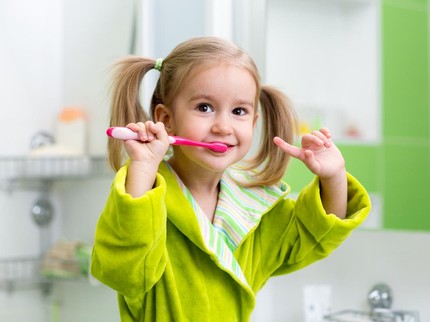 4 Tips Cegah Anak Speech Delay, Rajin Gosok Gigi hingga Makan Daging
