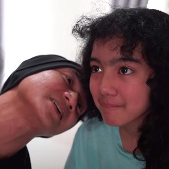 <p>Sheila Marcia dan Dimas juga menceritakan bagaimana selama ini Leticia tertarik ingin terjun ke dunia musik. (Foto: YouTube Sheila Marcia & AwesomeFam)</p>