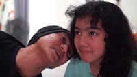 <p>Diungkap Sheila Marcia, Leticia ingin sekali bertemu Anji. Seminggu sebelum Anji ke Semarang, Sheila dan Dimas tadinya ingin mengajak Leticia ke Jakarta untuk temui Anji, Bunda. (Foto: YouTube Sheila Marcia & AwesomeFam)</p>