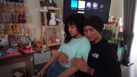 7 Momen Anji Kunjungi Keluarga Sheila Marcia, Leticia Nangis Saat Ayahnya Pamit Pulang