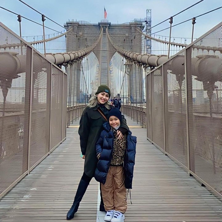 <p>Perjalanan mereka tampak seru, Bunda. Ayu Ting Ting juga tak lupa membagikan momen kebersamaan mereka di Instagram. (Foto: Instagram @ayutingting92)</p>