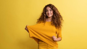5 Bahan Baju yang Adem dan Menyerap Keringat, Bye Bau Badan