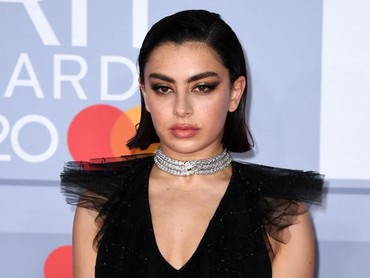 Lirik Lagu Baby - Charli XCX