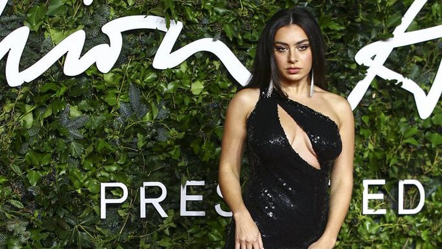 Charli XCX Charli XCX poses for photographers upon arrival at the The Fashion Awards in London Monday, Nov. 29, 2021. (Photo by Joel C Ryan/Invision/AP)