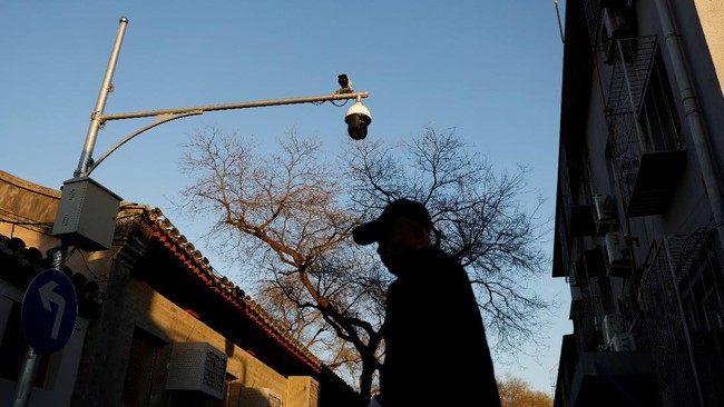 Pemprov DKI Sayangkan Perusakan CCTV di Pejompongan Dinas Komunikasi DKI Jakarta menyesalkan perusakan CCTV saat penanganan demonstrasi di Pejompongan. Mereka akan menindaklanjuti insiden ini dengan serius.