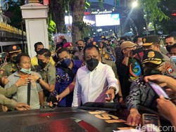 Tuntutan UMK Dipertimbangkan Gubernur Khofifah, Massa Buruh Bubarkan diri