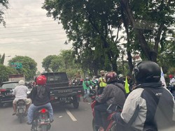 Lalin Sidoarjo ke Surabaya Atau Sebaliknya Macet Total Dampak Buruh Penuhi Jalan