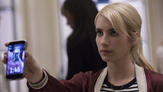 Sinopsis Nerve di Theater Trans7 malam ini mengisahkan pelajar (Emma Roberts) yang terbawa masuk gim online truth or dare.