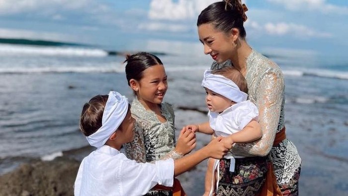 Aktif di Media Sosial, 5 Public Figure Ini Kerap Berbagai Kesehariannya sebagai Ibu di Instagram