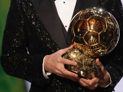Penampakan Pose CR7 dan Drogba di Acara Ballon dOr Bikin Fans Kesal