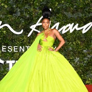 Deretan Selebriti Berbusana Terbaik dari The Fashion Awards 2021! Siapa Paling Heboh?