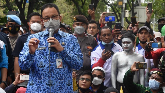 Anies berdasarkan survei KedaiKOPI mengalahkan Ganjar Pranowo, Ridwan Kamil, Khofifah Indar Parawansa, serta Gubernur Banten.