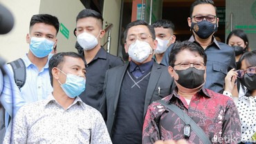 img-title Ayah Bibi Ungkap Hubungan Masa Lalu dengan Doddy: Kami Baik-baik Saja