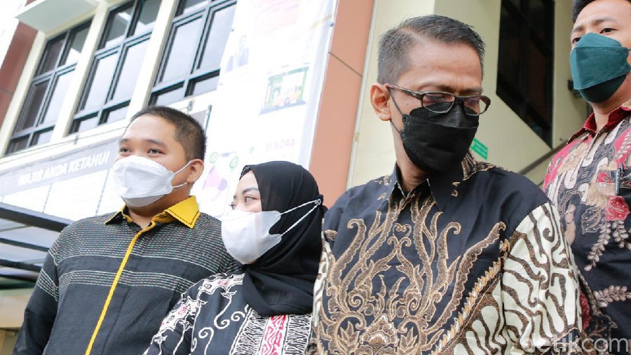 H Faisal dan Doddy Sudrajat saat menjalani sidang Hak asuh putra Vanessa Angel dan Bibi Ardiansyah, Gala Sky Andriansyah Selasa (30/11/2021).