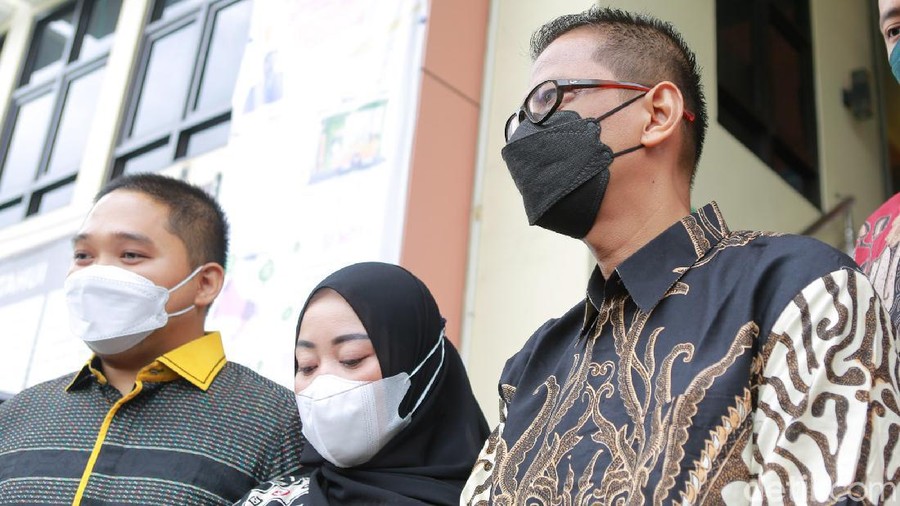 H Faisal dan Doddy Sudrajat saat menjalani sidang Hak asuh putra Vanessa Angel dan Bibi Ardiansyah, Gala Sky Andriansyah Selasa (30/11/2021).