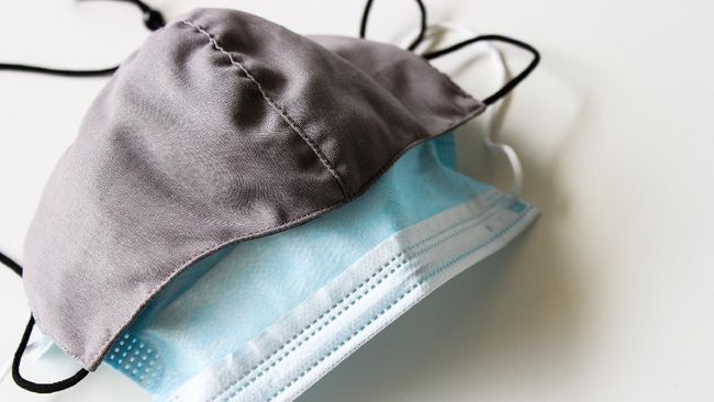 Kemunculan Covid-19 varian Omicron di Indonesia menjadi pengingat untuk melakukan perlindungan yang lebih optimal. Berikut jenis masker cegah Omicron.