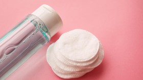 5 Kebiasaan yang Salah saat Memakai Toner, Kulit Jadi Gagal Glowing