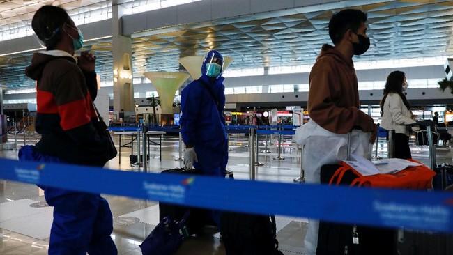 Kemenhub memperketat pintu masuk bagi TKI yang akan pulang ke Indonesia guna mengantisipasi penyebaran varian omicron.
